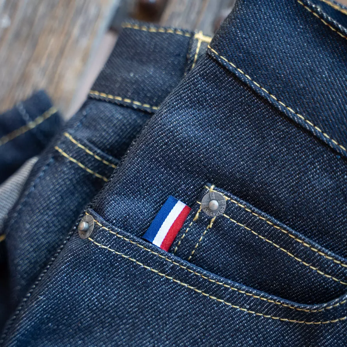 Un détail d'un jeans Le Gaulois